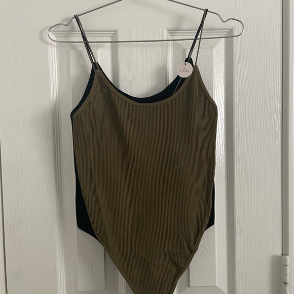 - M/L - Picture 3 of 4